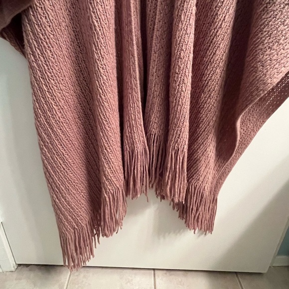 LC Lauren Conrad Pink Knit Shawl with Fringe - Picture 6 of 7